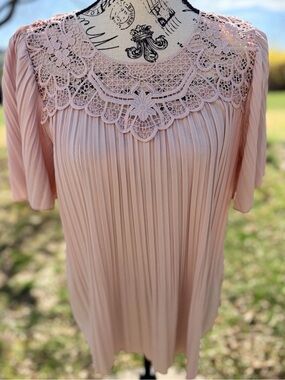 Cable&Gauge Med Pleated Top Blush Lace Short Sleeve Rose women dressy business